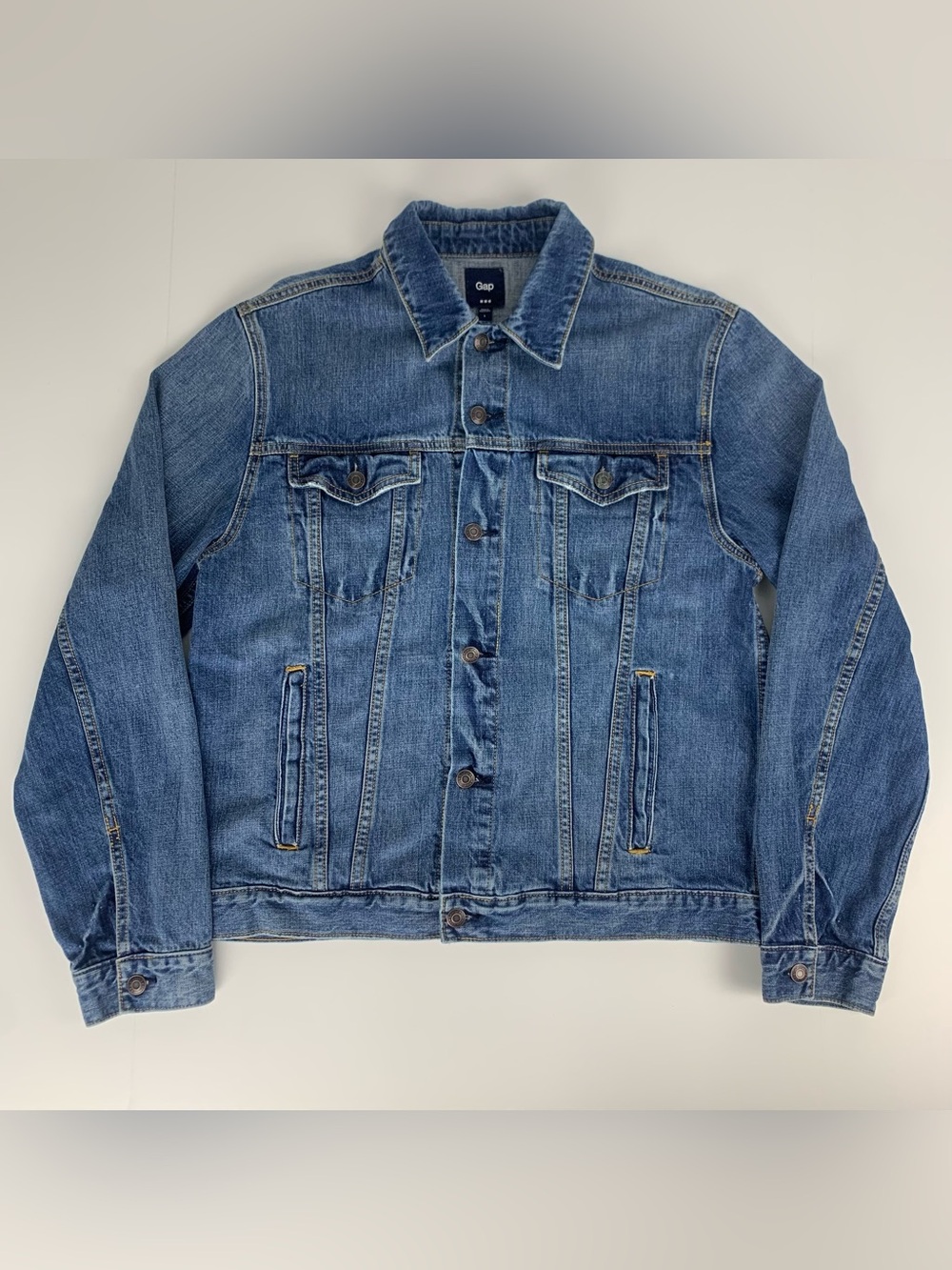 GAP Denim Jean Jacket Blue Classic Trucker Button Front Mens Size Large